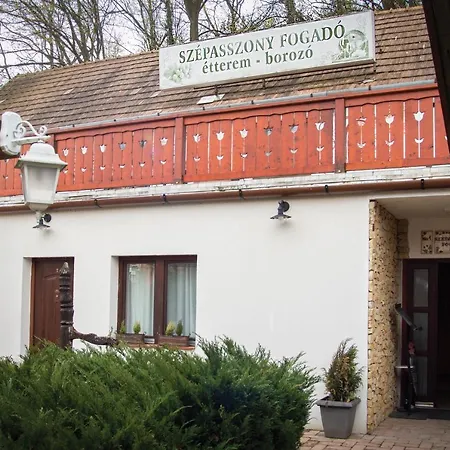 Szépasszony Alojamento de Acomodação e Pequeno-almoço 3*