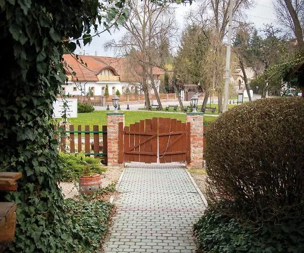 住宿加早餐酒店 Szepasszony Fogado 埃格尔